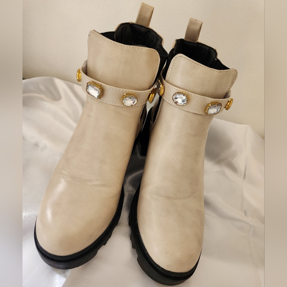 Cream boots, size 8½